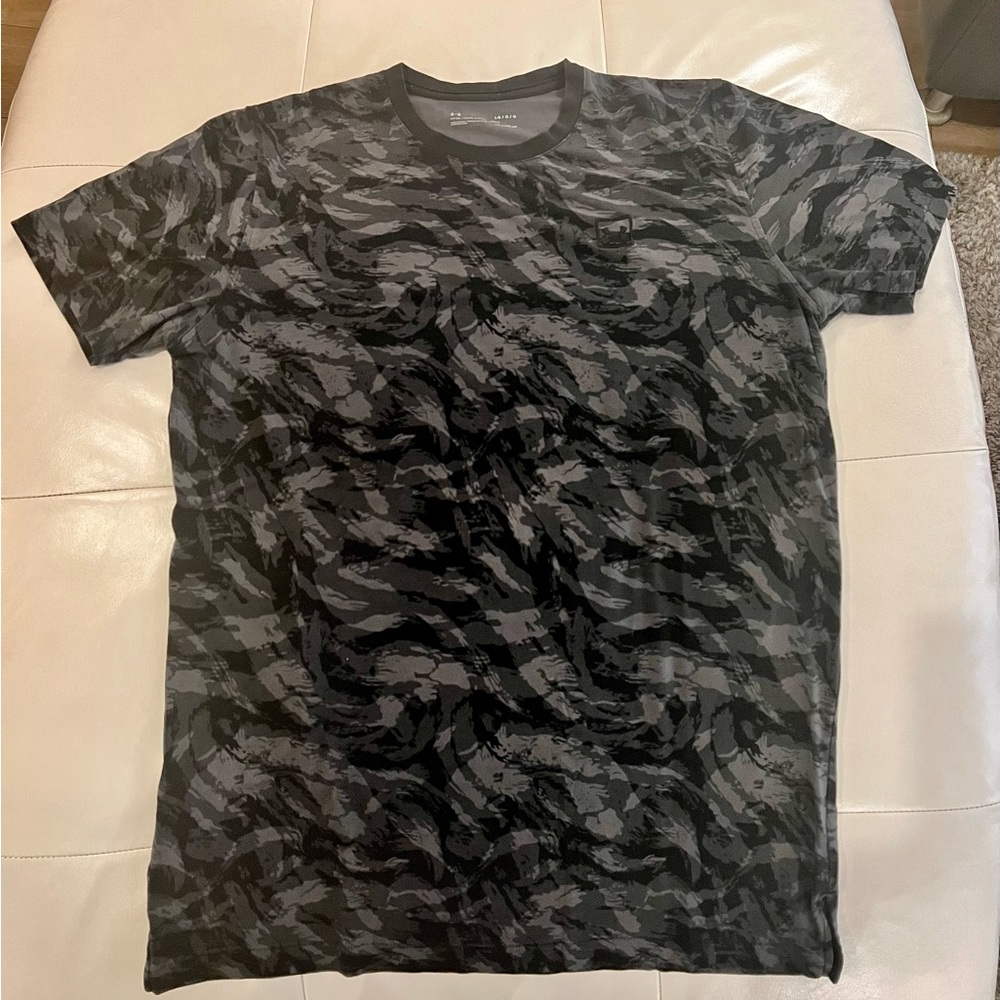 Men’s Large Under Armour Fitted Black/Grey Camo